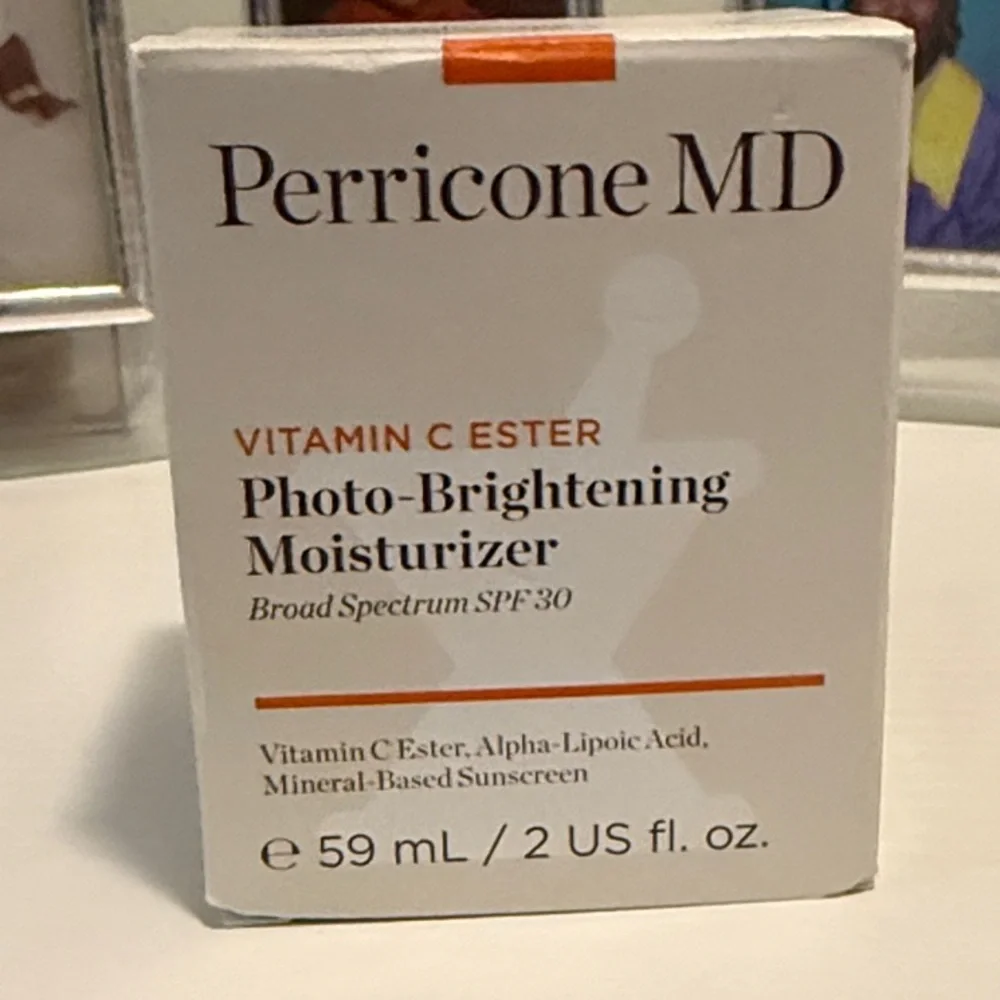 Perricone MD Vitamin C Ester Moisturizer - White and Orange